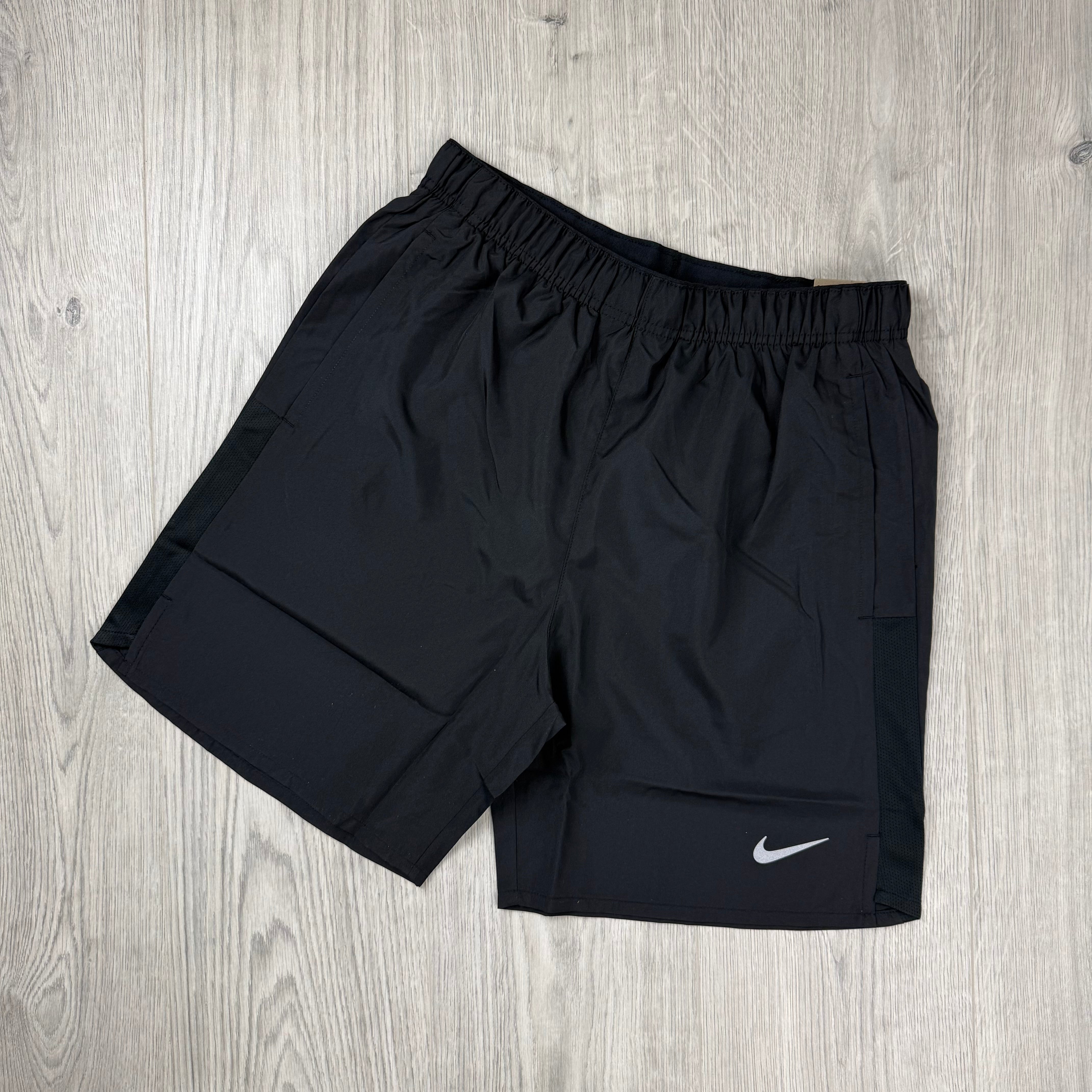 Nike 'Challenger' Pocket Short Set - Black/Smoke Grey