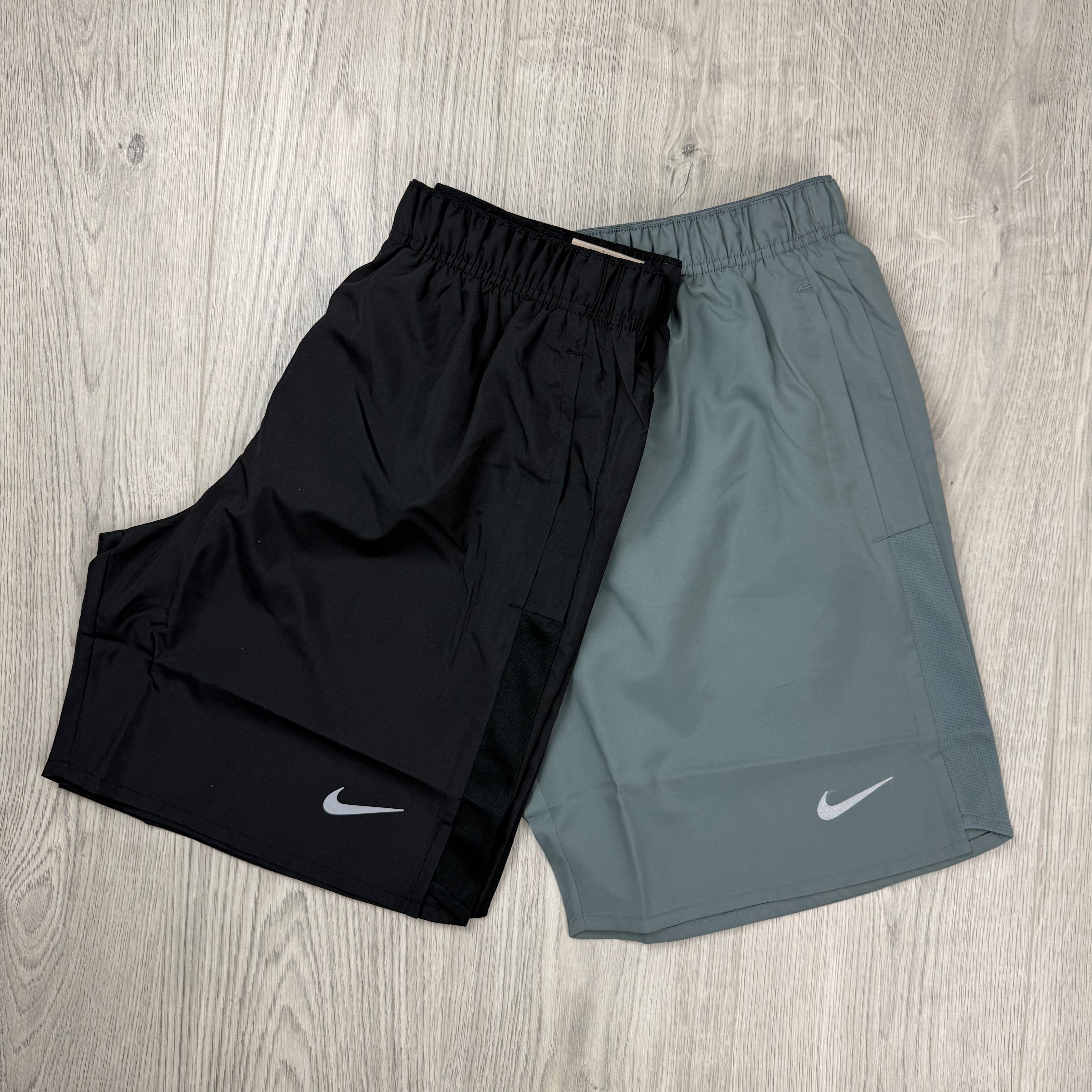 Nike 'Challenger' Pocket Short Set - Black/Smoke Grey